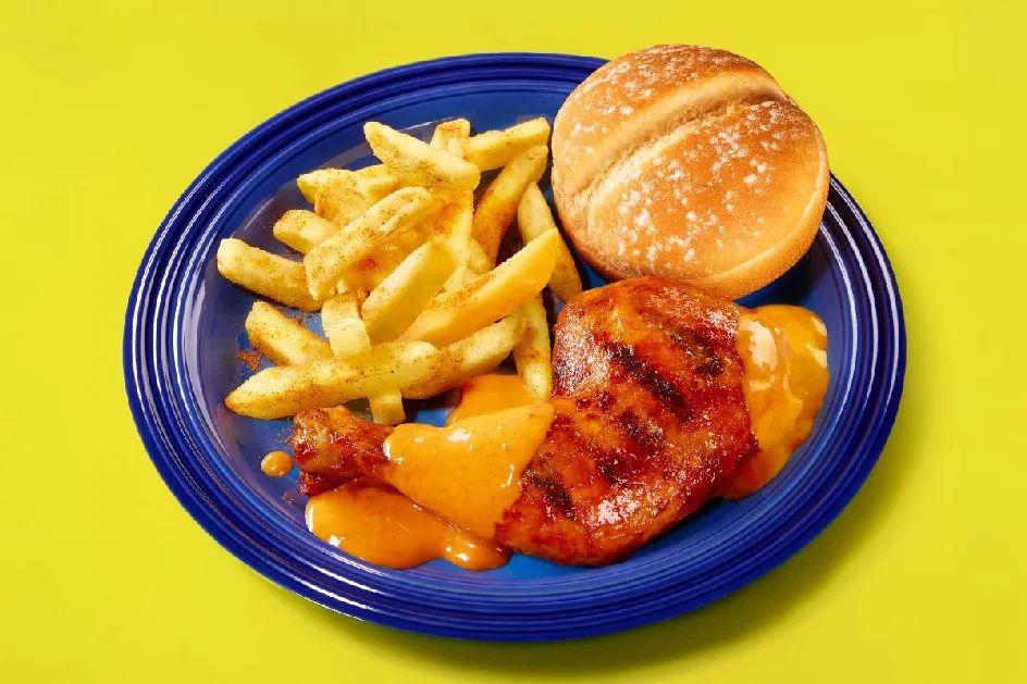 1/4 Chicken, Chips & Roll